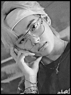 🖇 V V, Kim Taehyung, BTS, K-pop, musique, idole, chanteur, lunettes telegram sticker
