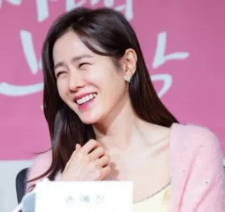 🤣 woman, actress, smile, celebrity, portrait, cheerful telegram sticker