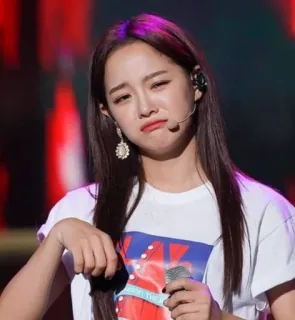 😖 donna, kpop, cantante, microfono, ritratto, asiatica telegram sticker
