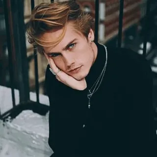 ⚠️ Mann, Porträt, männlich, blonde Haare, blaue Augen, jung, Mode, Stil telegram sticker