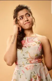 🤔 vrouw, denken, bloemenjurk, portret, tatoeage, contemplatief telegram sticker