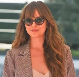 😎 Dakota Johnson aktris, selebriti, Dakota Johnson, kacamata hitam, mode telegram sticker