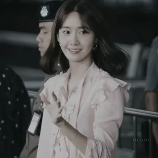 ⛲️ 女性, 女演员, 韩国, 名人, 微笑, 人物 telegram sticker