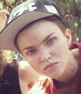 😡 Ruby Rose celebridad, actor, Ruby Rose, persona, retrato, sombrero whatsapp sticker
