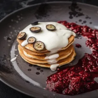 🥮 panquecas, café da manhã, sobremesa, comida, mirtilos, creme, pilha, doce whatsapp sticker