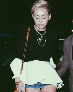 🕸 Miley Cyrus певец, знаменитость, публичная личность, актриса, музыкант telegram sticker