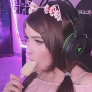 🍦 femme, glace à l'eau, casque audio, oreilles de chat telegram sticker