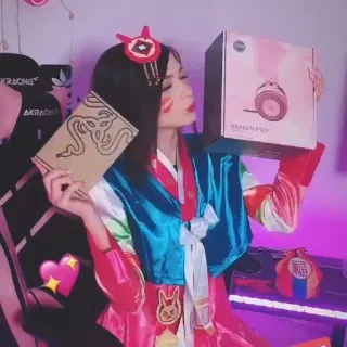 😗 Kraken Pro femme, asiatique, casque, gamer, boîte, kraken telegram sticker
