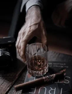 🥃 whisky, puro, bebida, vaso, estilo de vida, lujo telegram sticker