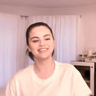 👛 Selena Gomez певец, актриса, знаменитость, улыбка, белый, внутри telegram sticker
