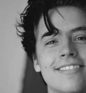 ❄️ Cole Sprouse ator, celebridade, preto e branco, retrato, homem telegram sticker