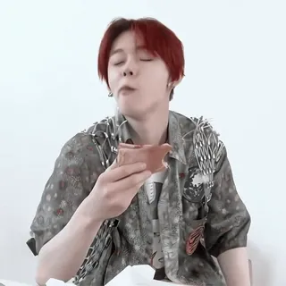🎮 eating, food, sandwich, person, man, indoor whatsapp sticker