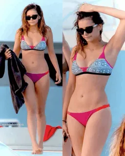 🥀 Nina Dobrev mujer, bikini, gafas de sol, playa, traje de baño, verano telegram sticker
