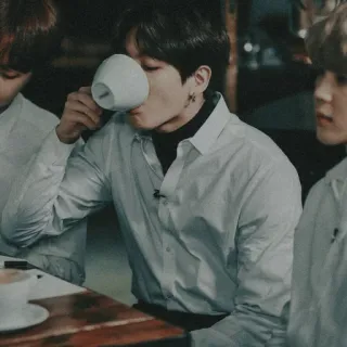 🌚 hombre, café, bebiendo, mesa, interior, retrato telegram sticker