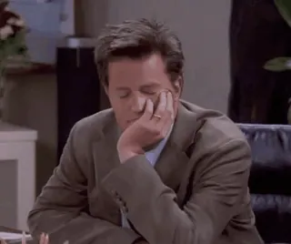 😴 Chandler Bing Friends сонный, скучающий, уставший, телешоу, персонаж, сидящий, отдыхающий whatsapp sticker