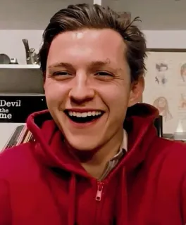 🥀 Tom Holland 배우, 유명인, 남자, 미소, 빨간 후드티, 인물 사진 telegram sticker
