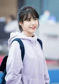 🦄 femme, sweat à capuche violet, sac à dos, asiatique, coréenne, aéroport, tenue décontractée telegram sticker