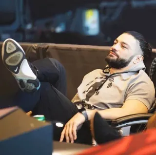 😎 Roman Reigns Wrestler, Sportler, Roman Reigns, Entspannung, Casual whatsapp sticker