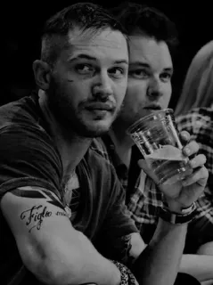 🔚 Tom Hardy Fight นักแสดง, ผู้ชาย, คนดัง, รอยสัก, ภาพเหมือน telegram sticker