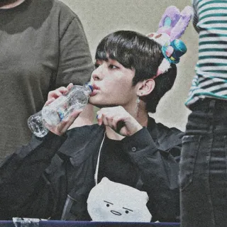 🥀 orang, air minum, botol, bando, imut, potret telegram sticker