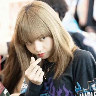 💕 Lisa Lisa, Kpop, Blackpink, coração com os dedos whatsapp sticker