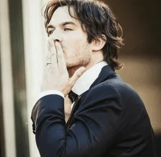 😘 Ian Somerhalder actor, celebridad, fan art, beso, retrato, hombre, traje whatsapp sticker
