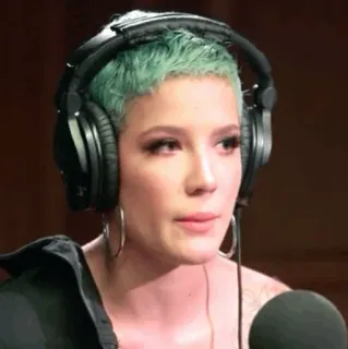 🕊 Halsey 海尔赛, 歌手, 音乐家, 耳环, 耳机 telegram sticker