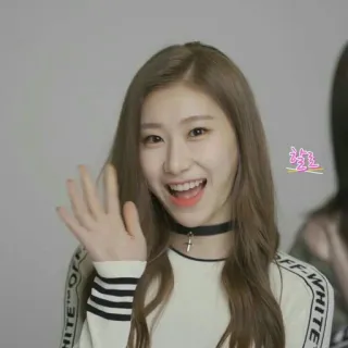 🖐 K-pop, ca sĩ, mỉm cười, vẫy tay, thần tượng telegram sticker
