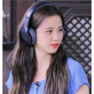 🤨 Jisoo kpop, musik, kopfhörer, porträt, frau, asiatisch, blackpink, sängerin telegram sticker