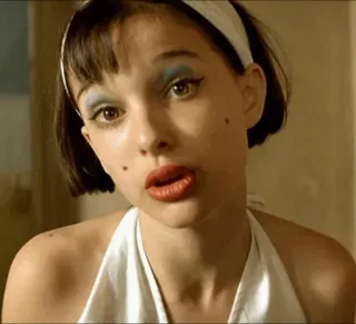 🎗 Mathilda Léon: The Professional Natalie Portman, Mathilda, Filme, Leon, O Profissional, 1994 whatsapp sticker