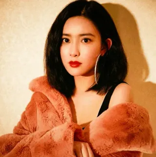 🍓 femme, portrait, boucles d'oreilles, manteau de fourrure, beauté telegram sticker
