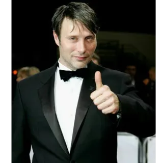 👍 Mads Mikkelsen 俳優, いいね, ポートレート, スーツ, 蝶ネクタイ telegram sticker