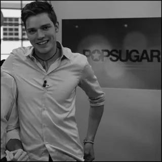 🍺 POPSUGAR pessoa, sorriso, homem, retrato telegram sticker