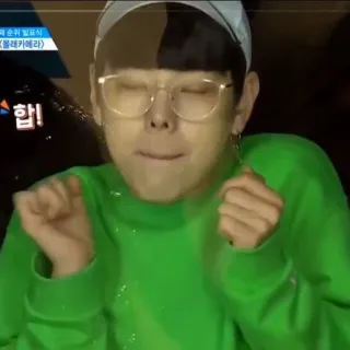 😑 합! мужчина, очки, зеленый свитер, кореец, портрет telegram sticker