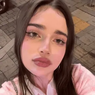🧺 @wallgif girl, selfie, aesthetic, portrait, woman, makeup, beauty telegram sticker