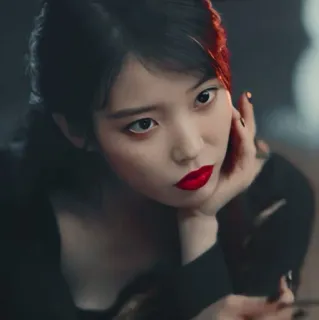 🍷 IU IU, Koreaanse celebrity, Zangeres, Actrice, Rode lippenstift telegram sticker