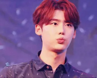 😘 Lee Jong-suk attore, coreano, K-pop, celebrità, capelli rossi, uomo, maschio, ritratto telegram sticker