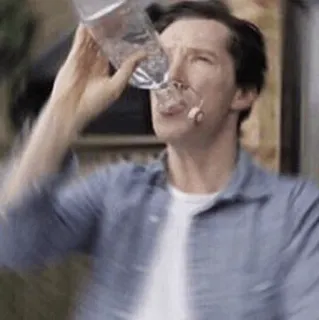 👤 Benedict Cumberbatch bebendo, água, garrafa, pessoa, ator telegram sticker