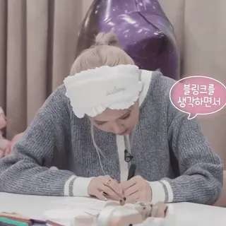 🧁 블링크를 생각하면서 escrita, coreano, pensando, máscara de dormir whatsapp sticker