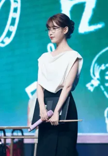 🍡 IU IU, chanteuse, actrice, kpop, célébrité, lunettes telegram sticker