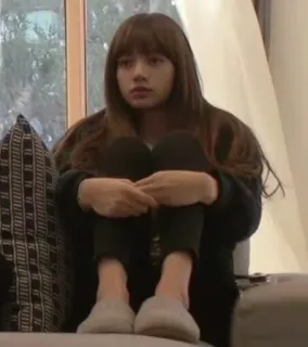 😐 Lisa Personne, K-pop, Idole, Assis, Décontracté, Intérieur, Asiatique, Blackpink, Lisa Manoban telegram sticker