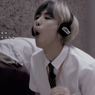 🤡 ㅋㅋㅋㅋ человек, наушники, галстук, корейский telegram sticker