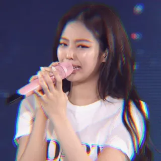 🎠 Jennie Jennie, K-pop, chanteuse, microphone, femme, musique, concert telegram sticker