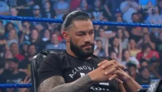 😑 Roman Reigns Wrestler, Mann, Sitzend, T-Shirt, WWE whatsapp sticker