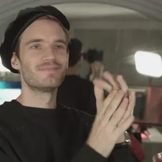 👏 PewDiePie PewDiePie, youtuber, celebrity, man, beret, clapping telegram sticker