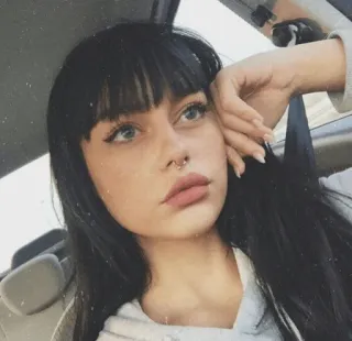 🥥 femme, fille, portrait, visage, beauté, brune, cheveux longs telegram sticker