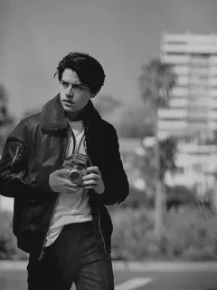 🖇 Cole Sprouse attore, celebrità, fotografo, Cole Sprouse, uomo, macchina fotografica telegram sticker