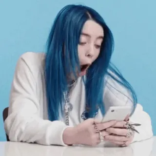 🌊 Billie Eilish Billie Eilish, piosenkarka, celebrytka, muzyk, gwiazda pop, kobieta, niebieskie włosy, telefon, zszokowana telegram sticker