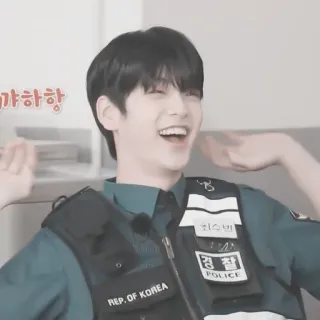 🎧 꺄하항 coreano, Corea, policía, hombre, sonriendo, feliz telegram sticker