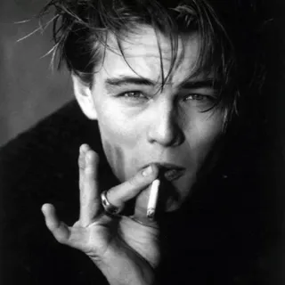⛓ Leonardo DiCaprio 莱昂纳多·迪卡普里奥, 抽烟, 香烟, 演员, 肖像, 黑白, 男人, 名人 telegram sticker
